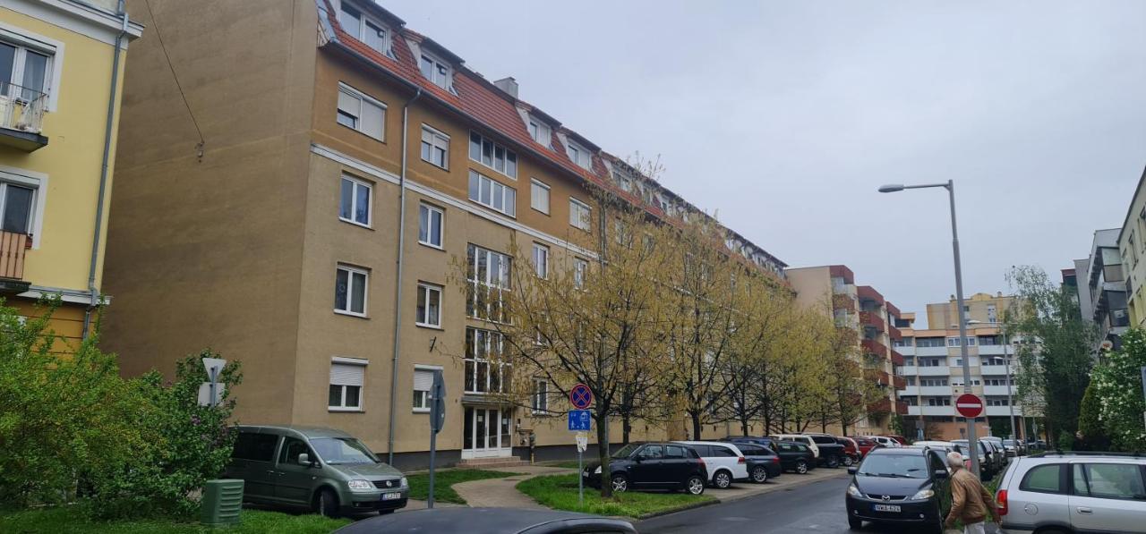 Appartement Ybs Apartman à Zalaegerszeg Extérieur photo
