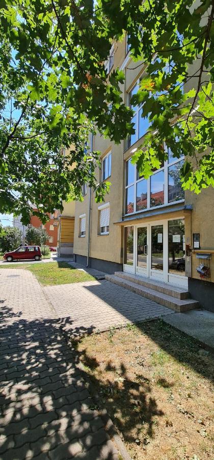 Appartement Ybs Apartman à Zalaegerszeg Extérieur photo